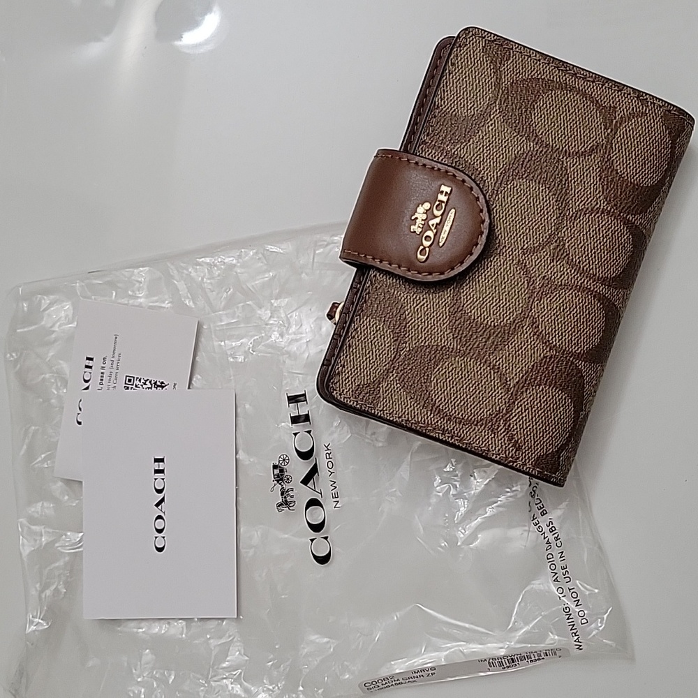 Coach Medium Zip Wallet in Signature Canvas